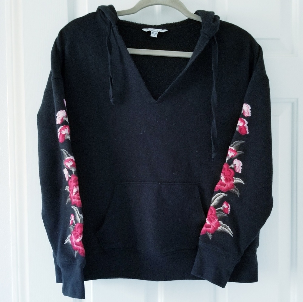 (HOLD) AE black cotton hoodie with flower sleeves